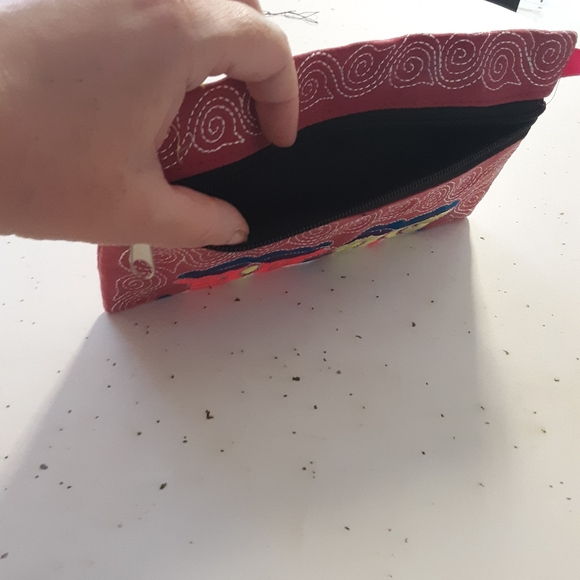 Zippered clutch with embroidery NWOT - Picture 3 of 5